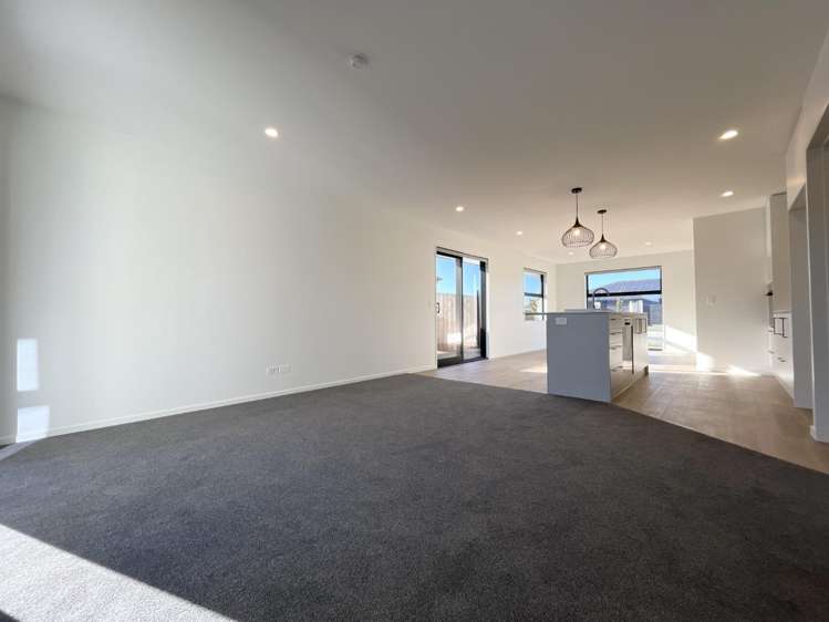 15 Silvergrass Way 11103_6