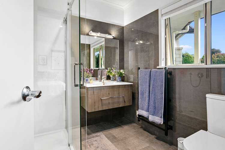 184 The Oaks Drive Leamington_15