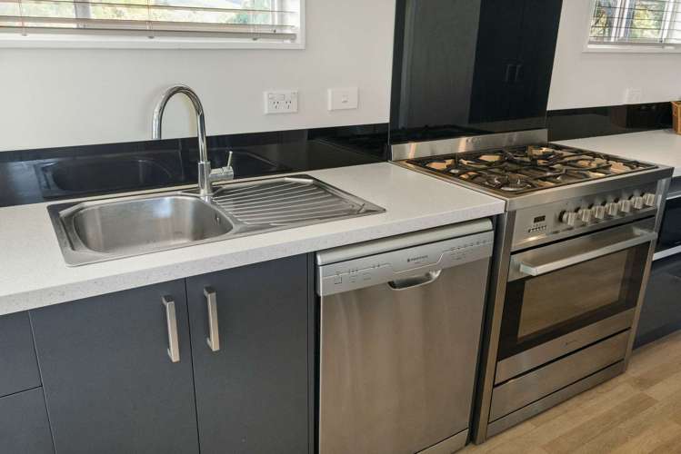 18 Joanne Crescent Pukehangi_8