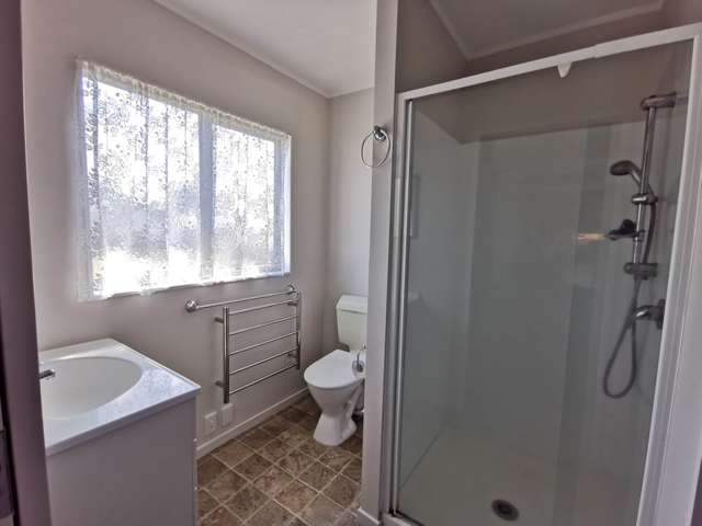 48A Kelwyn Road Kelston_4