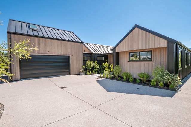7 Torridon Court Jacks Point_1