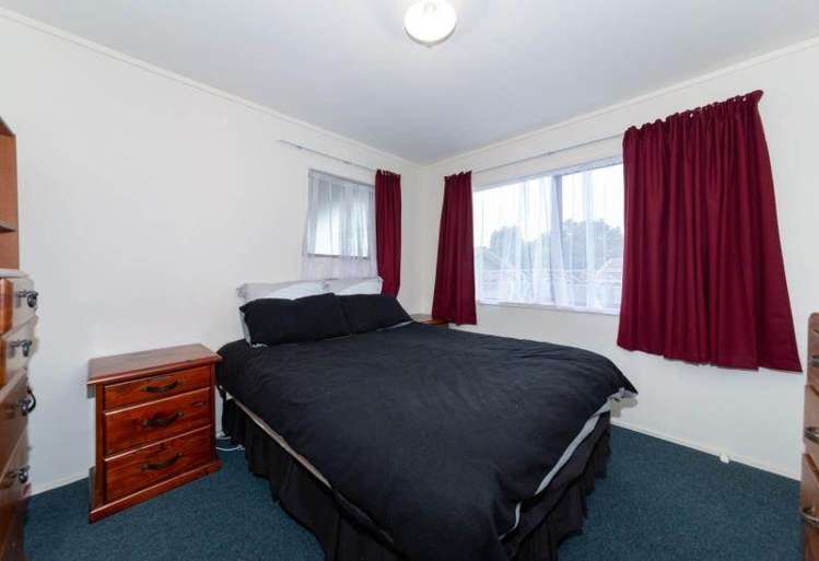 39 Helleur Road Massey_12