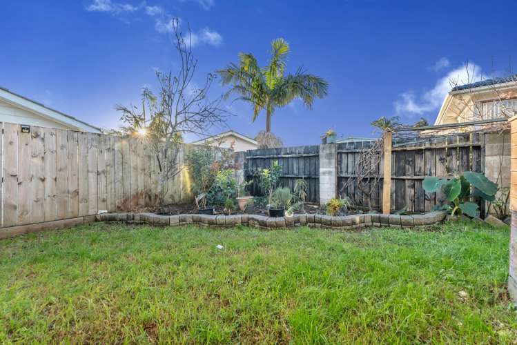 69a Solar Road Glen Eden_18
