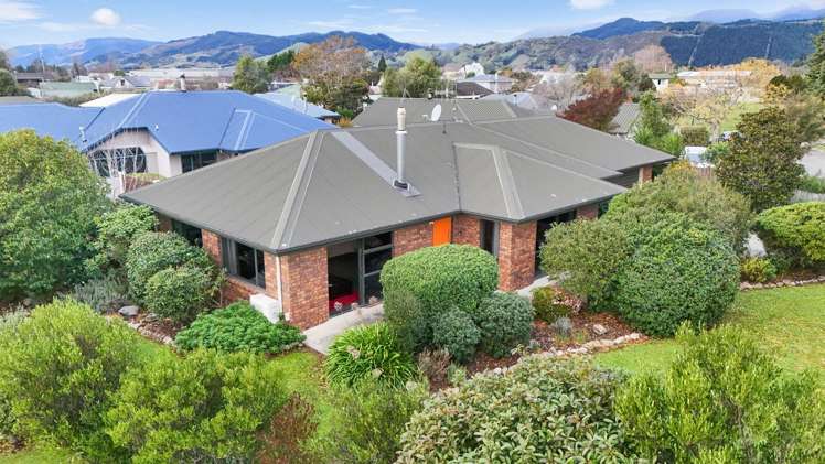 1 Longfields Road_0