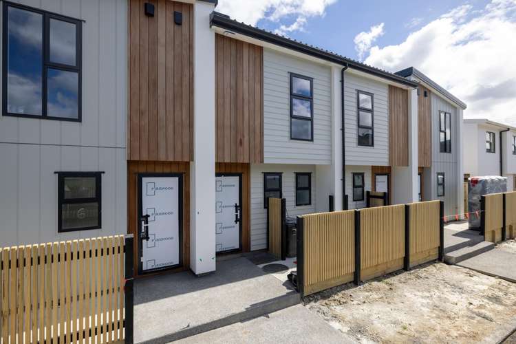 31 Wainuiomata Road_0