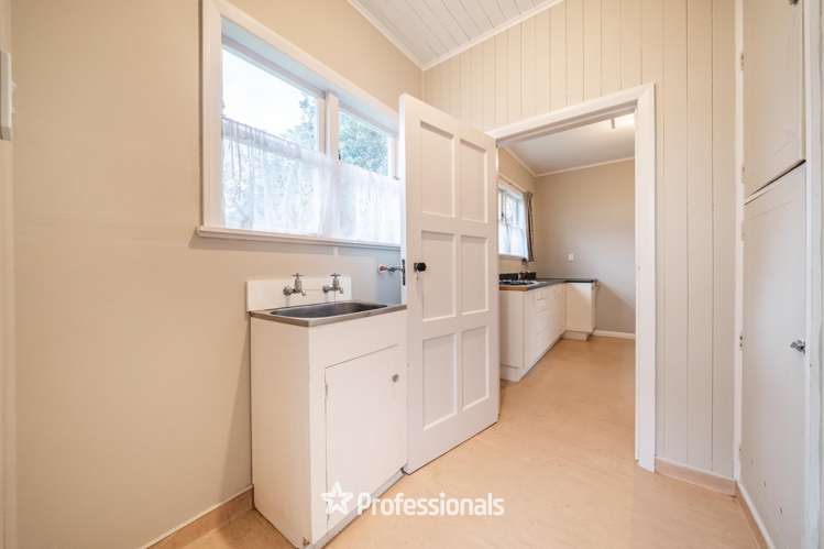 161 Whites Line East Waiwhetu_15