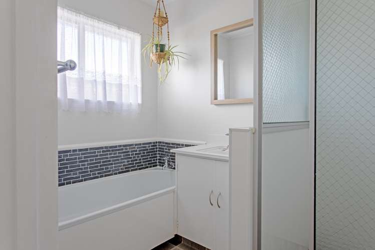 9 Russell Street Otane_5