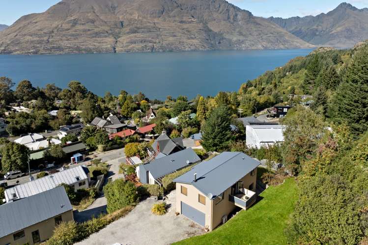 19b Arawata Terrace Fernhill/Sunshine Bay_14