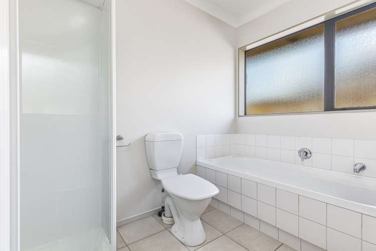 8 Old Park Place Takanini_12