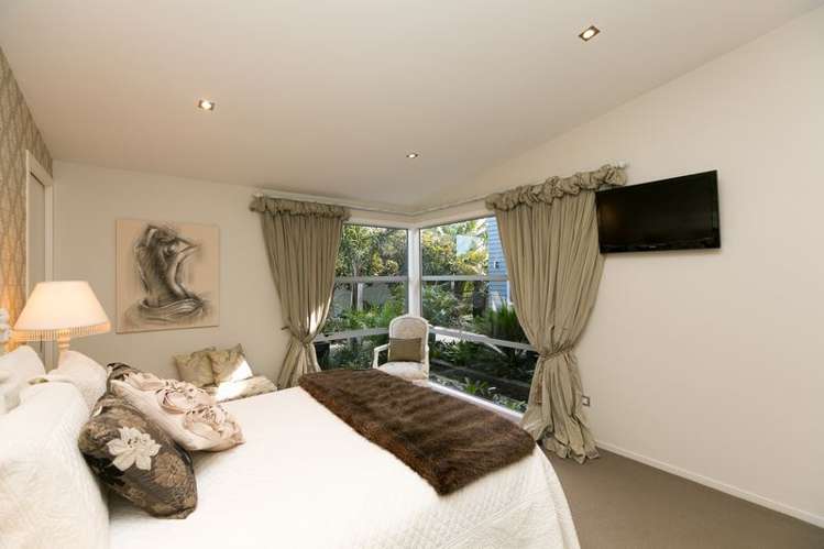 9c Dolphin Parade Bell Block_56