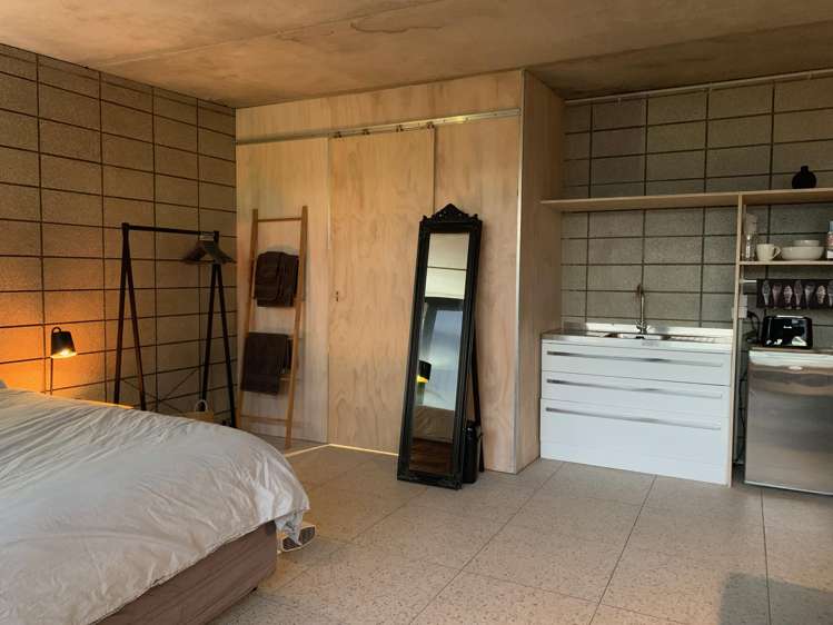 616B Marine Drive Days Bay, Eastbourne_23