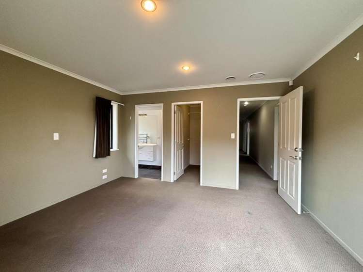 16 Somerton Drive Huntington_12