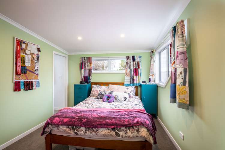 8 York Crescent Westown_24