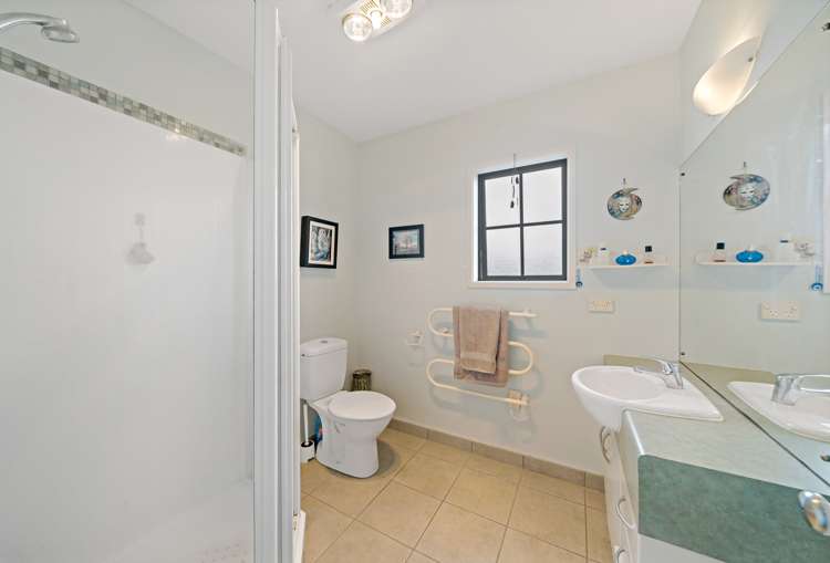 25 Ridge Valley Drive Browns Bay_10