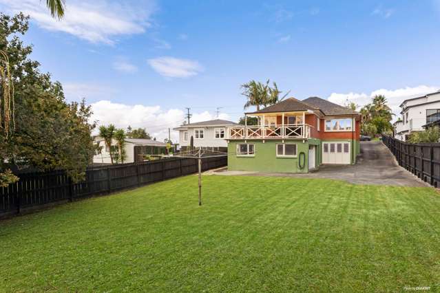 47 Golf Road New Lynn_1