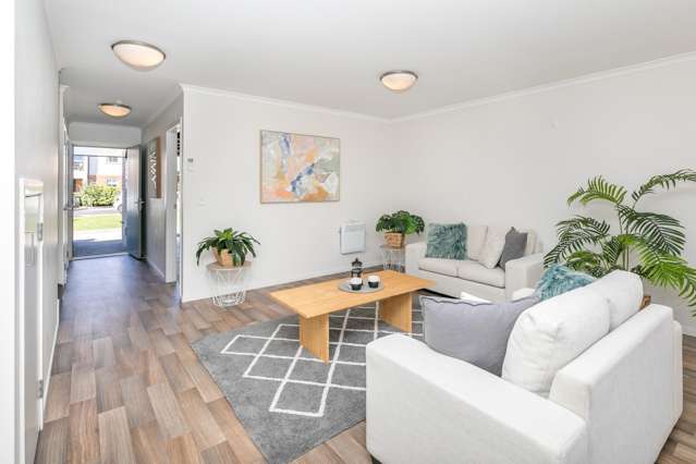 75 Chiefs Court Hamilton East_2