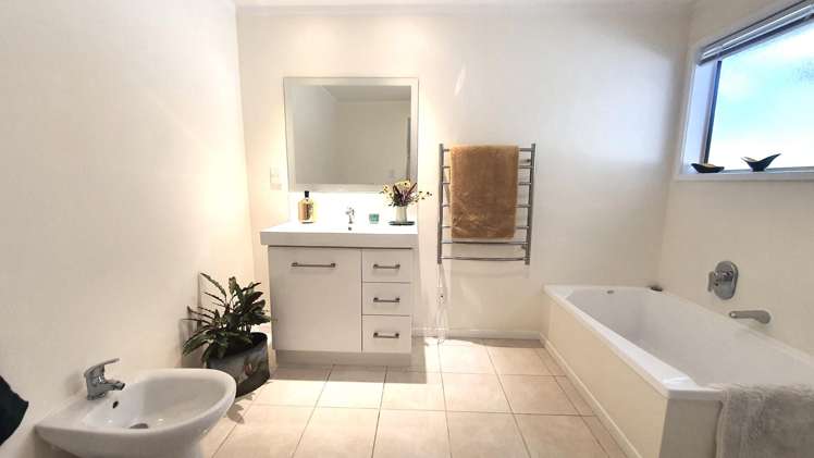 1082 Sandspit Road Sandspit_11