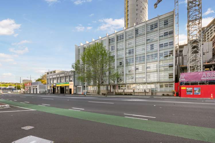 210/133 Beach Road Auckland Central_5