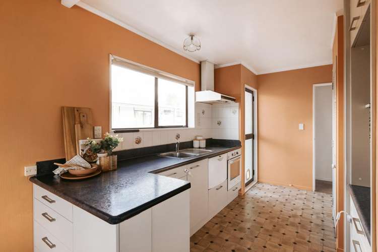 35 Lloyd Street Parkvale_3