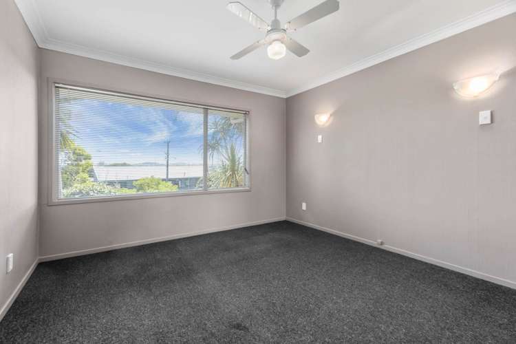 2/1 De Val Drive Titirangi_6