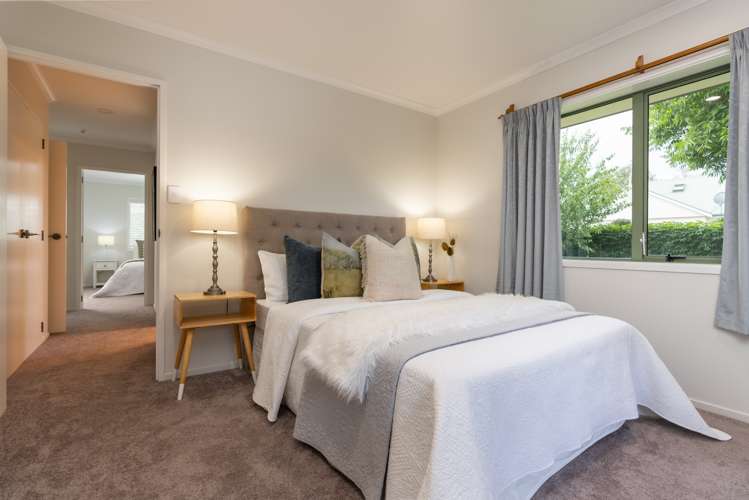 21 Cowley Drive Leamington_20