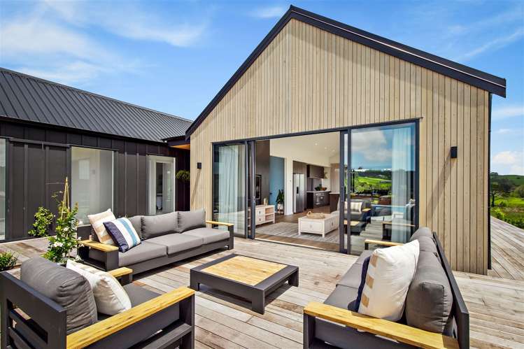 65 Grayson Road Wainui_32