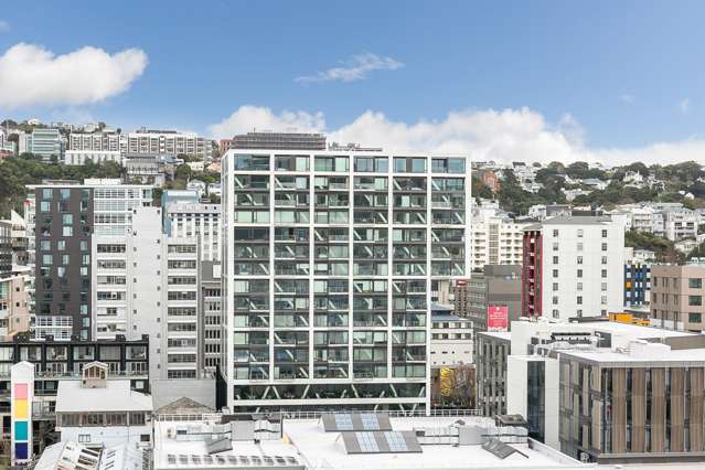 INCREDIBLE BUYING IN VLA - BEO $1,030,000!