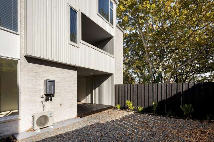 2/2 Woodstock Road Fairfield_18