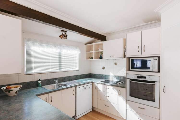 30 Heron Avenue East Matua_1