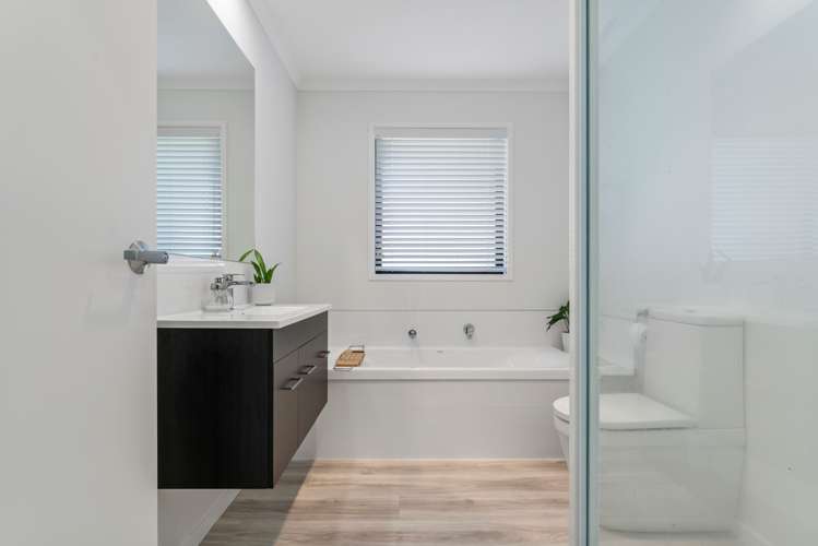 83 Whakaturou Crescent Pyes Pa_13