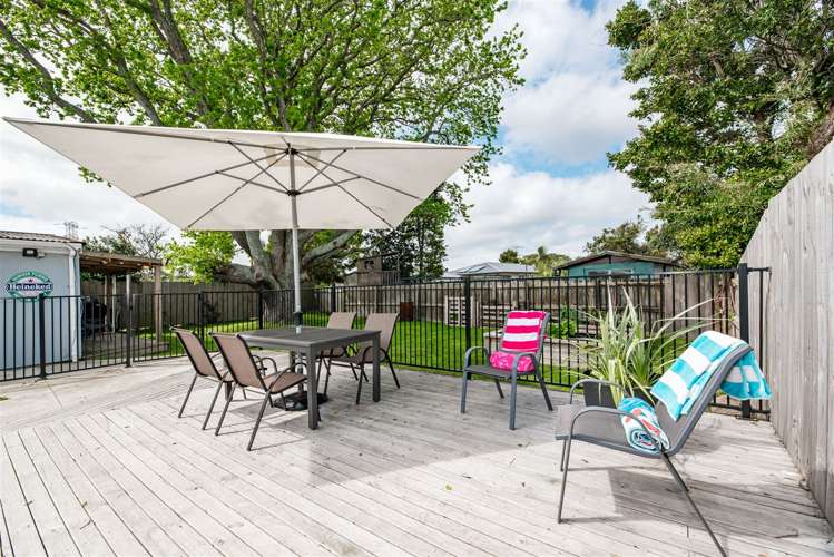 25 Tiroroa Avenue Te Atatu South_7