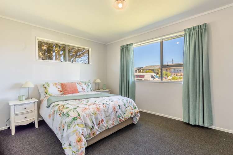 2 Robert Mckeen Street Otaki Beach_11