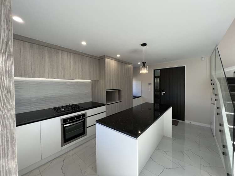 431 Old Te Atatu Road Te Atatu Peninsula_0