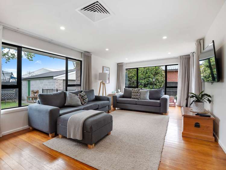 53 Woodbury Street Russley_2