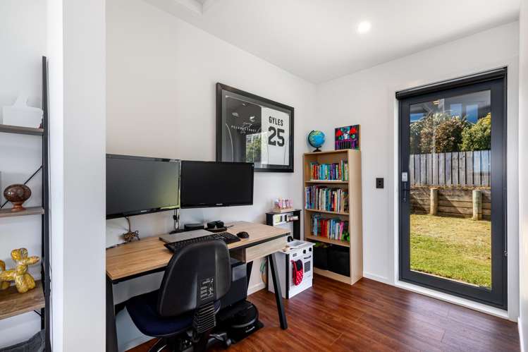 32 Lacebark Lane Woodridge_15