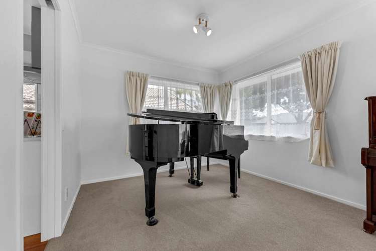 8 Headcorn Place Botany Downs_9