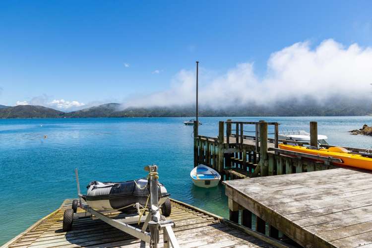 - Bay of Many Coves Queen Charlotte Sound_28
