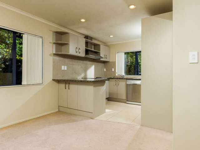 2/14 Segedin Place Glenfield_4