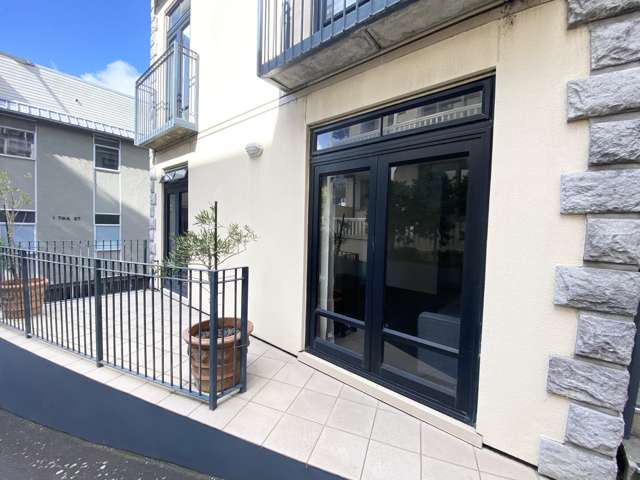 PARNELL -1 BEDROOM - FURNISHED- 1 CARPARK