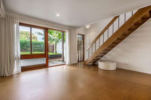 2/14 Fowlds Avenue 1781_2