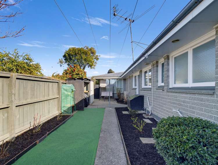 2/7 Curletts Road Sockburn_14