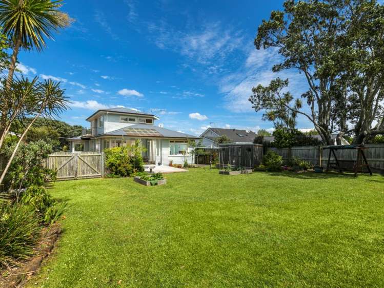 8 Seabreeze Road Narrow Neck_11