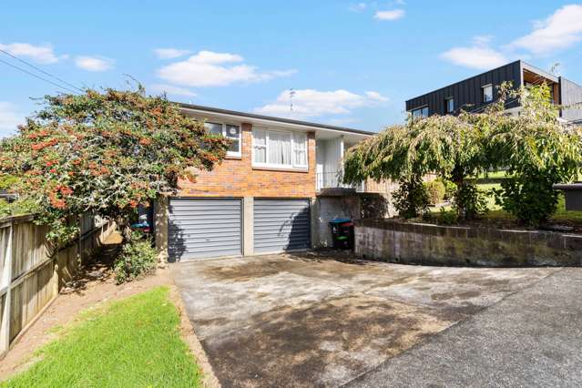 TIDY 2 BEDROOM UNIT WITH GARAGE - FRESH PAINT ...