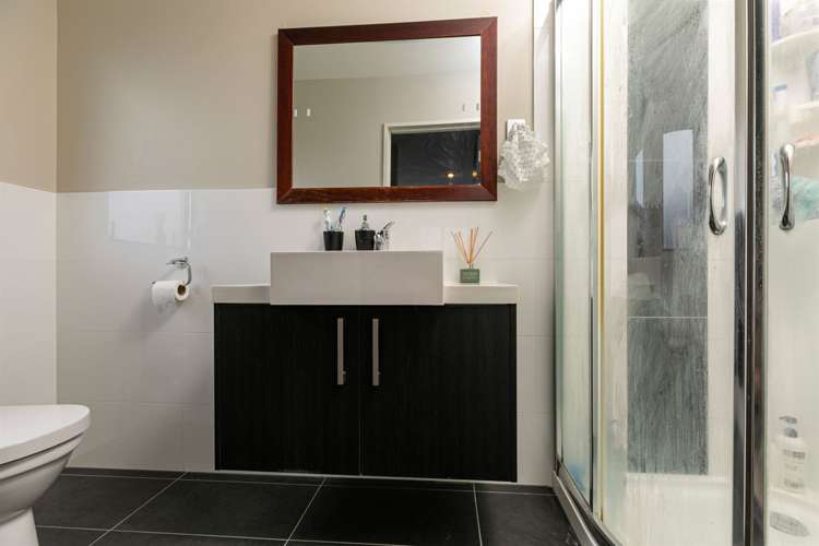 39 Riverglade Parkway Te Atatu South_9