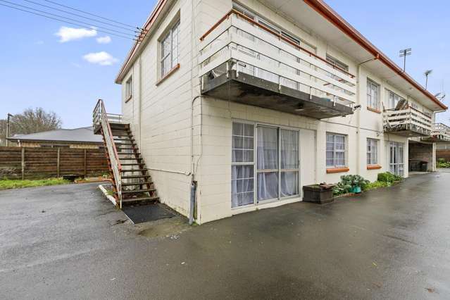 Two-Bedroom Ground Floor Unit in Hamilton East