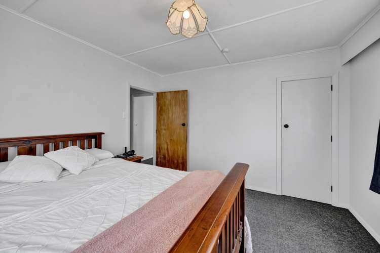 2 Acourt Street Hawera_13