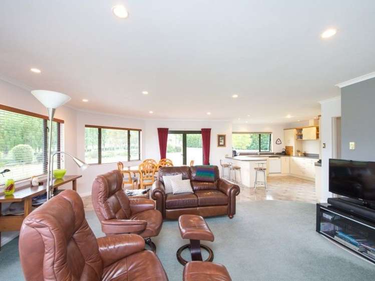 99 Spur Road West Feilding_7