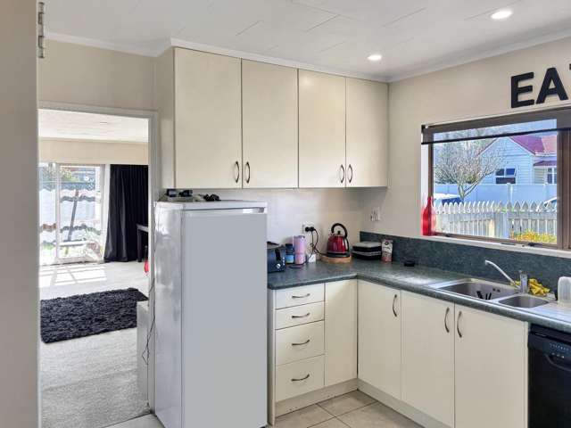 802 Queen Street West 10482_3