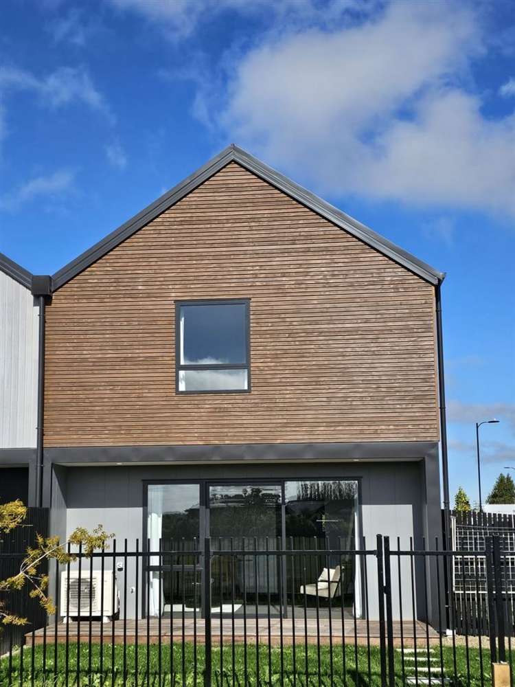 1 Malaga Crescent Harewood_13