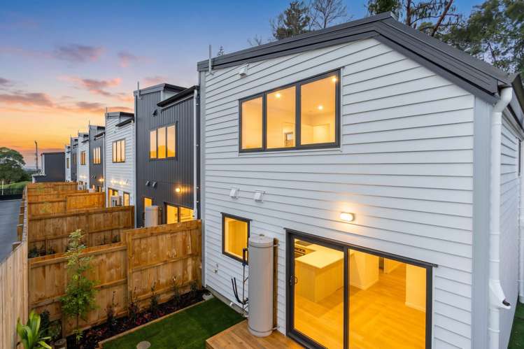 8/114 Don Buck Road_1